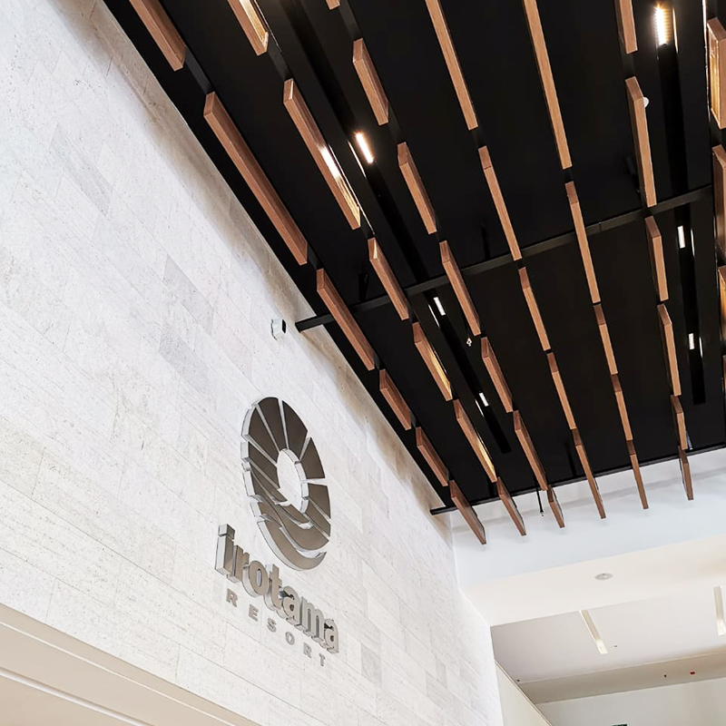 enchape-en-cielo-raso-pvc-tipo-madera-hotel-irotama-santa-marta-outdoor-design