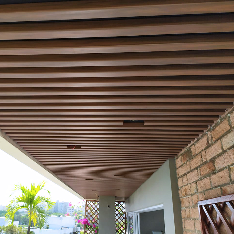 enchape-en-cielo-raso-pvc-tipo-madera-outdoor-design